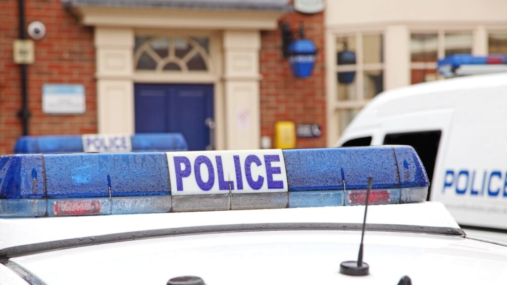 網路詐騙：蒐集對話紀錄與匯款明細，前往警局報案